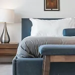 Townhome W Free Parking, Corner Unit, Ac