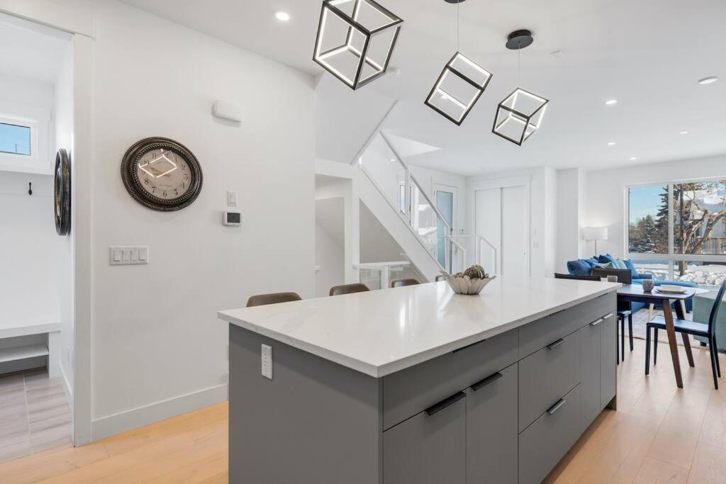Holiday home Townhome W Free Parking, Corner Unit, Ac *