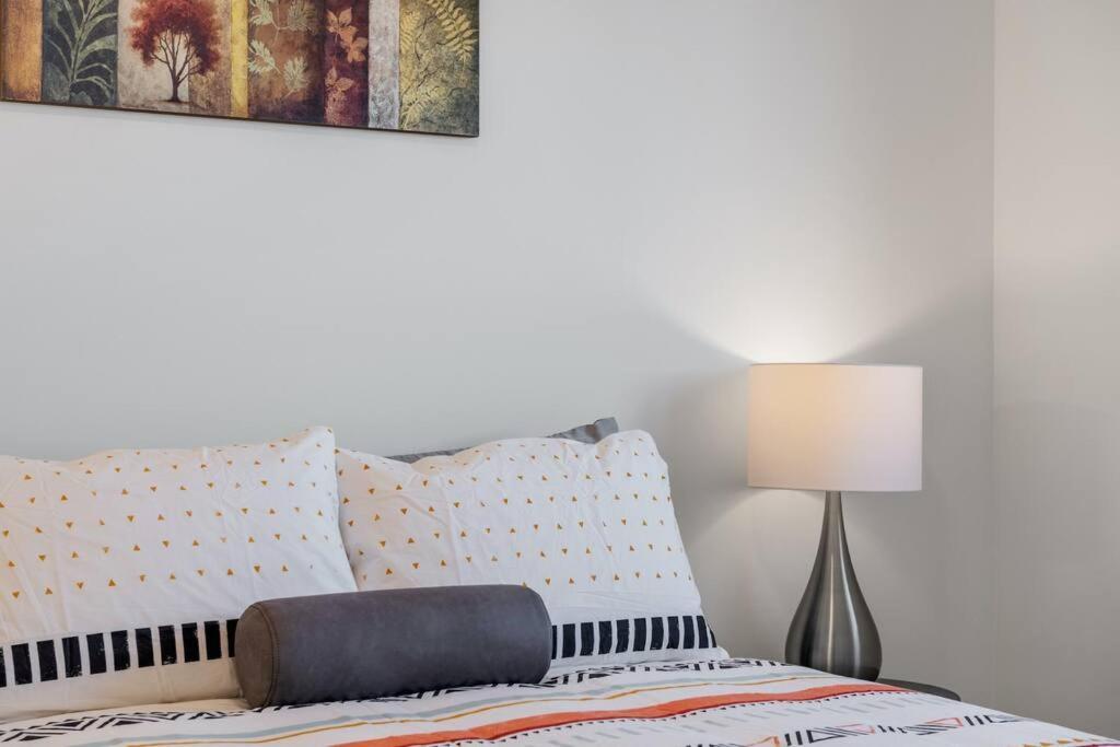 Holiday home Townhome W Free Parking, Corner Unit, Ac Calgary